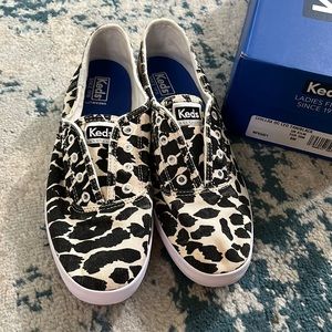 Brand new Keds Chillax sneakers in leopard print